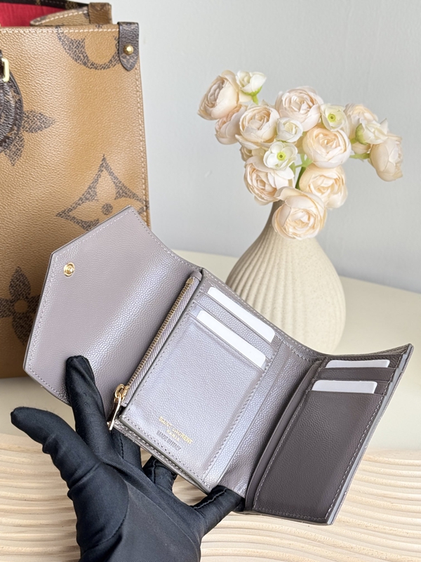 イヴサンローラン財布素材ディテール